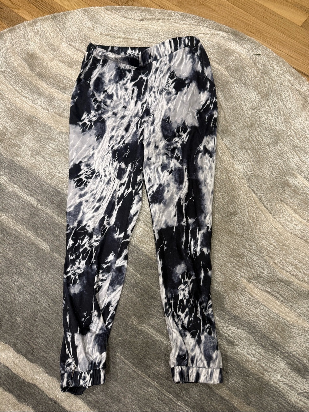 Black & White Tie-Dye Jogger Pants - Women